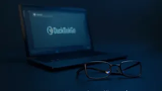 DuckDuckGo vermarktet Blinde Brillen als Privacy-Lösung