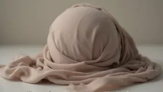 Elif Eralp betont in Berliner Wahlarena die Schutzbedürftigkeit von Kopftuch tragenden Musliminnen