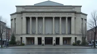 Exklusiver Schwimmtag: Volksbühne weicht auf Schweigen aus