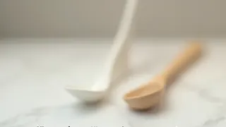Generationenkonflikt am Eistheke: Plastik versus Holz als Statussymbol