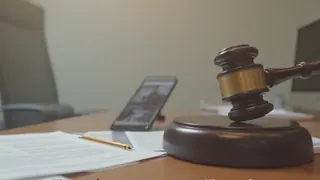 Gericht kippt heimliche Überwachung: Manager erhält hohe Entschädigung für unrechtmäßige Kündigung