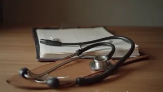 Gerichtsgutachten bestätigt medizinische Tragfähigkeit individueller Risikoabwägung bei Masernimpfung