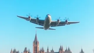 Historische Dakota-Transportmaschine fliegt über das kanadische Parlament