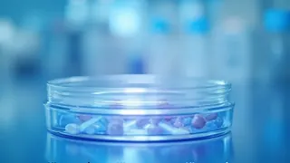 Hoffnung auf Heilung: Dreifachtherapie eliminiert HIV bei neugeborenen Makaken vollständig