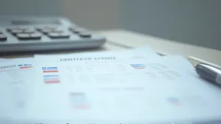 Kreditwürdigkeit: Moody s signalisiert Fortschritt in Athen, warnt vor fiskalischer Schwäche in Warschau