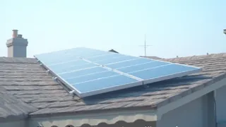 QBE-Studie: Solardächer als Brandursache im Fokus