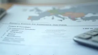 Rentenbezug im Ausland: Rechtliche Rahmenbedingungen und finanzielle Risiken