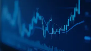 Rüdiger Born analysiert charttechnische Perspektiven der Aktienindizes