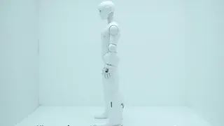 Scheitern im Testlauf: Chinesischer Humanoid-Roboter prallt gegen Wand