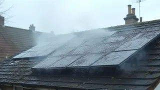 Solarbrände in Großbritannien: Versicherer meldet Verdopplung der Fälle auf Wohnhäusern