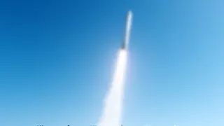 SpaceX erreicht mit Starship erstmals Orbit und setzt Starlink-Satelliten aus