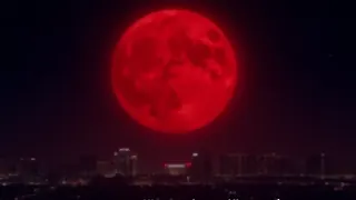 Vegas als Beobachtungsstandort: Vollmond durchzieht den Erdschatten