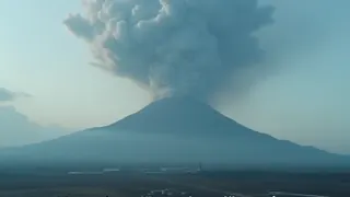 Vulkanausbruch in Indonesien: Zehntausende Passagiere an Flughäfen festgesetzt