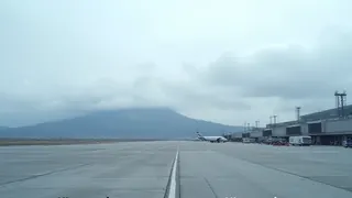 Wiedereröffnung des Catania-Flughafens nach Ätna-Ausbruch: Infrastruktur und Sicherheitsdilemma