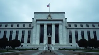 Zinsdilemma in der geopolitischen Zwickmühle: Fed zögert trotz Inflation